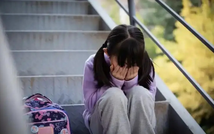 山西吕梁，14岁女孩与15岁男孩网恋，与对方及其朋友线下见面玩耍后，被对方及其朋