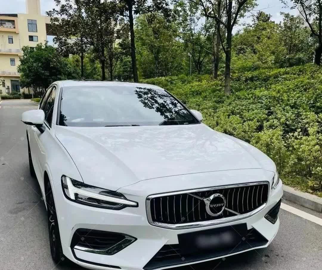 同事说开沃尔沃的都给人一种很高冷的感觉前几天顺路捎同事，他一上车就喊“你开沃尔