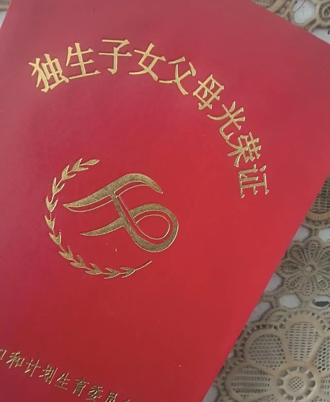 前两天还以为自己站错队了呢。因为宗富丽的叔叔说宗庆后和杜建英两人领过结婚证，这三