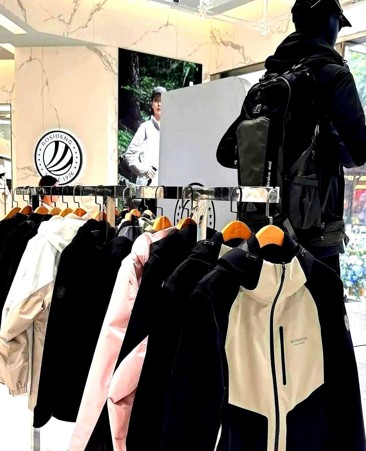 波司登能上南极，不是靠logo，是靠真本事。-30℃不死人，军工材料做的，充绒