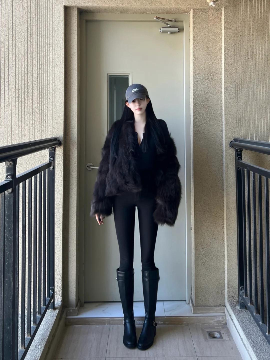 冬日AllBlack穿搭秘籍🖤显瘦显高拿捏了宝子们，冬季还在愁怎么穿又暖又