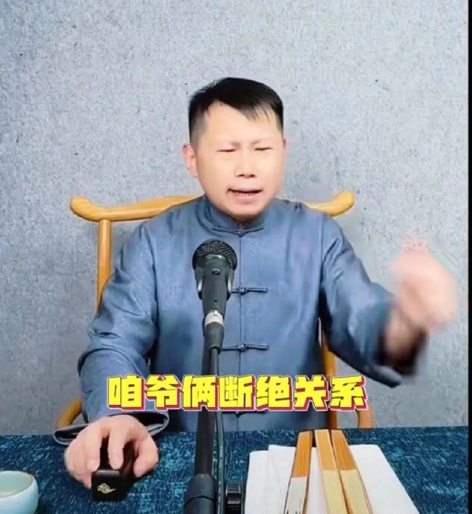 听了听何云伟说的评书，别说跟郭德纲比了，跟曹云金比也是一点不像。没有一点闲白儿，