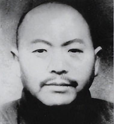 1951年，大汉奸黄标被判死刑，上刑场枪毙时，黄标却悲痛不甘：他每个月给新四军送