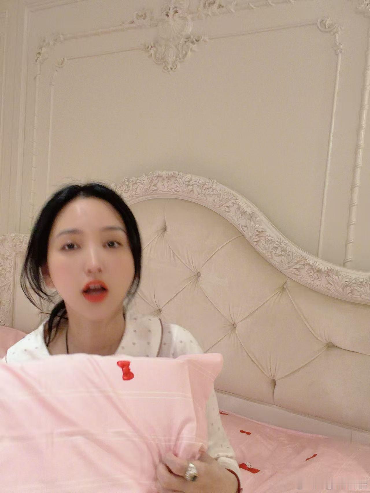 金莎媒体发布会孕相妻子的浪漫旅行不管备孕结果如何，都能感受到两人对生活的认真期许