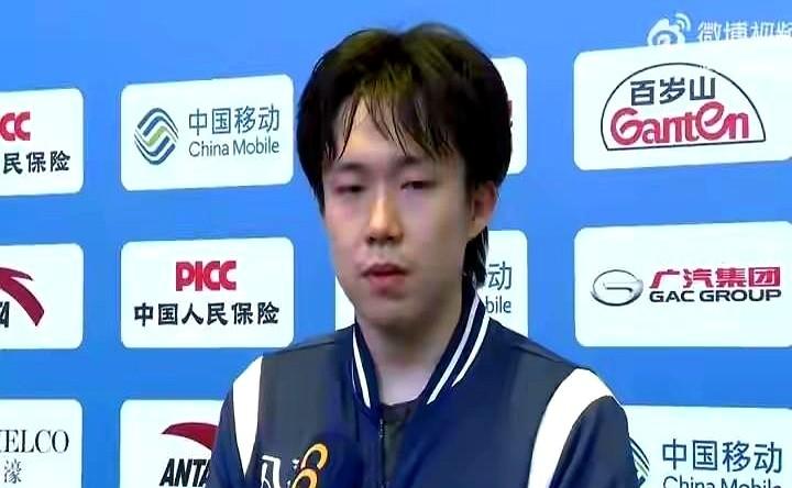 王楚钦面对樊振东，竟然直言自己处于下风。不少人没想到，面对老大，年轻的他还能