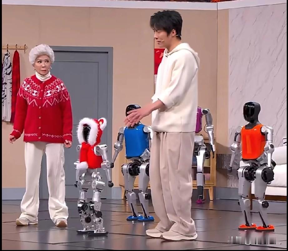 今年的节目编排，乱得像一锅大杂烩。第一:节目编排混乱，大咖扎堆却记不住，节奏