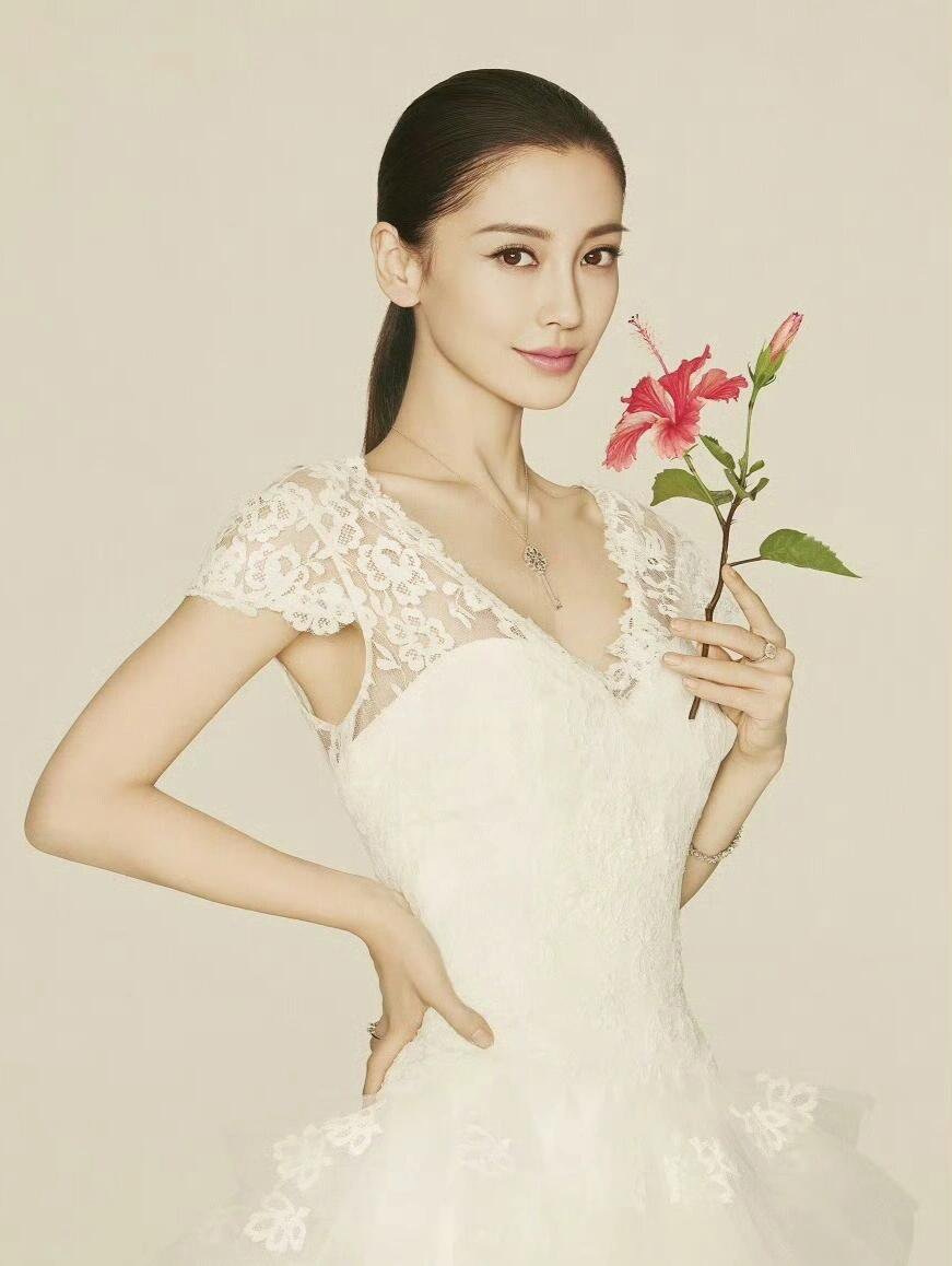 angelababy｜杨颖穿婚纱的小鼻~