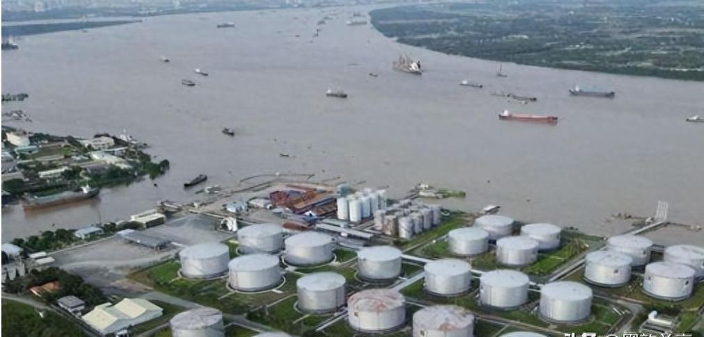 谁能想到，霍尔木兹海峡只要稍微打个喷嚏，越南的“世界工厂”梦就得进重症监护室。