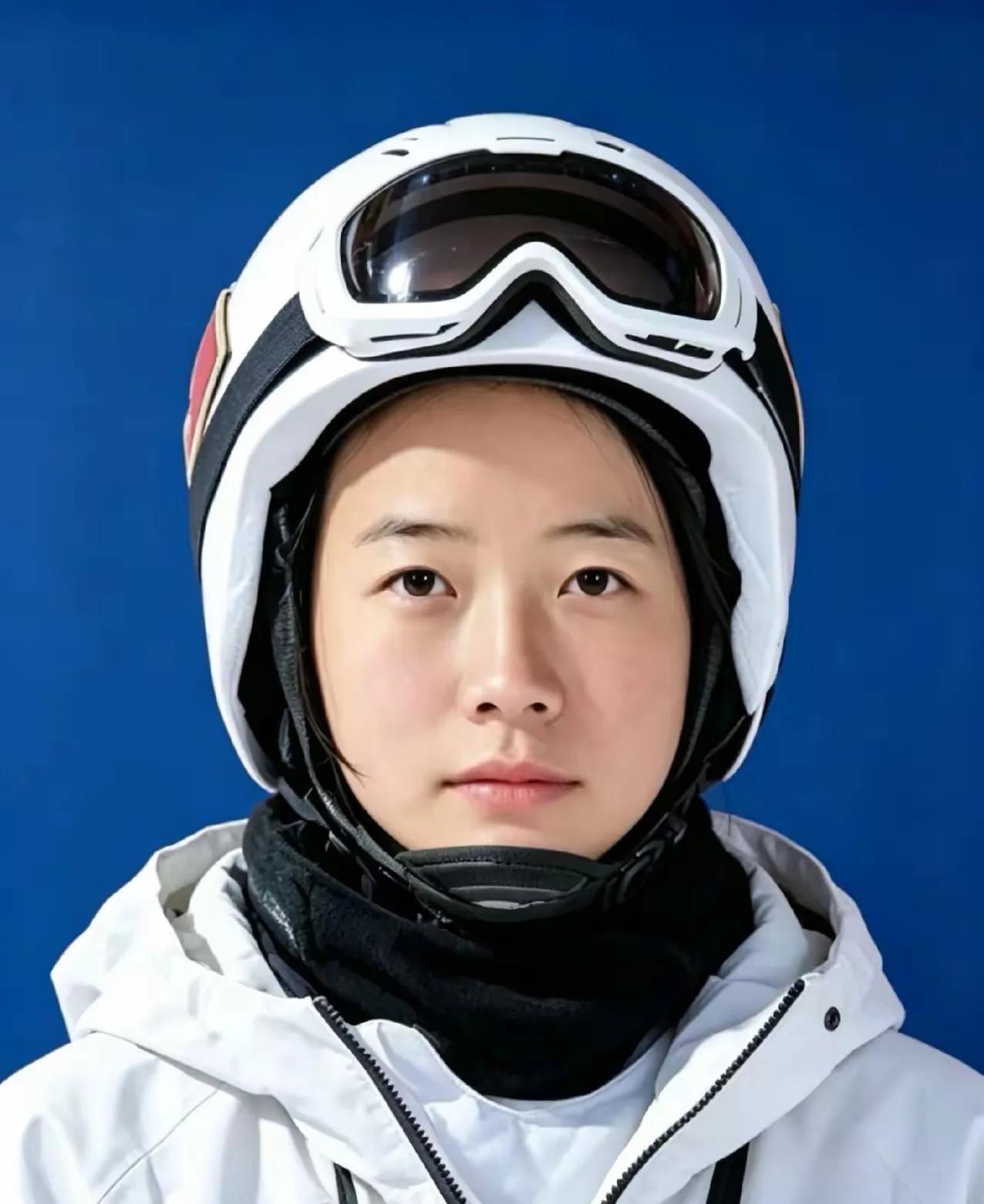 郑杜娟，女，2001年8月出生，江西赣州于都县人，2020年9月入伍，中共党员，
