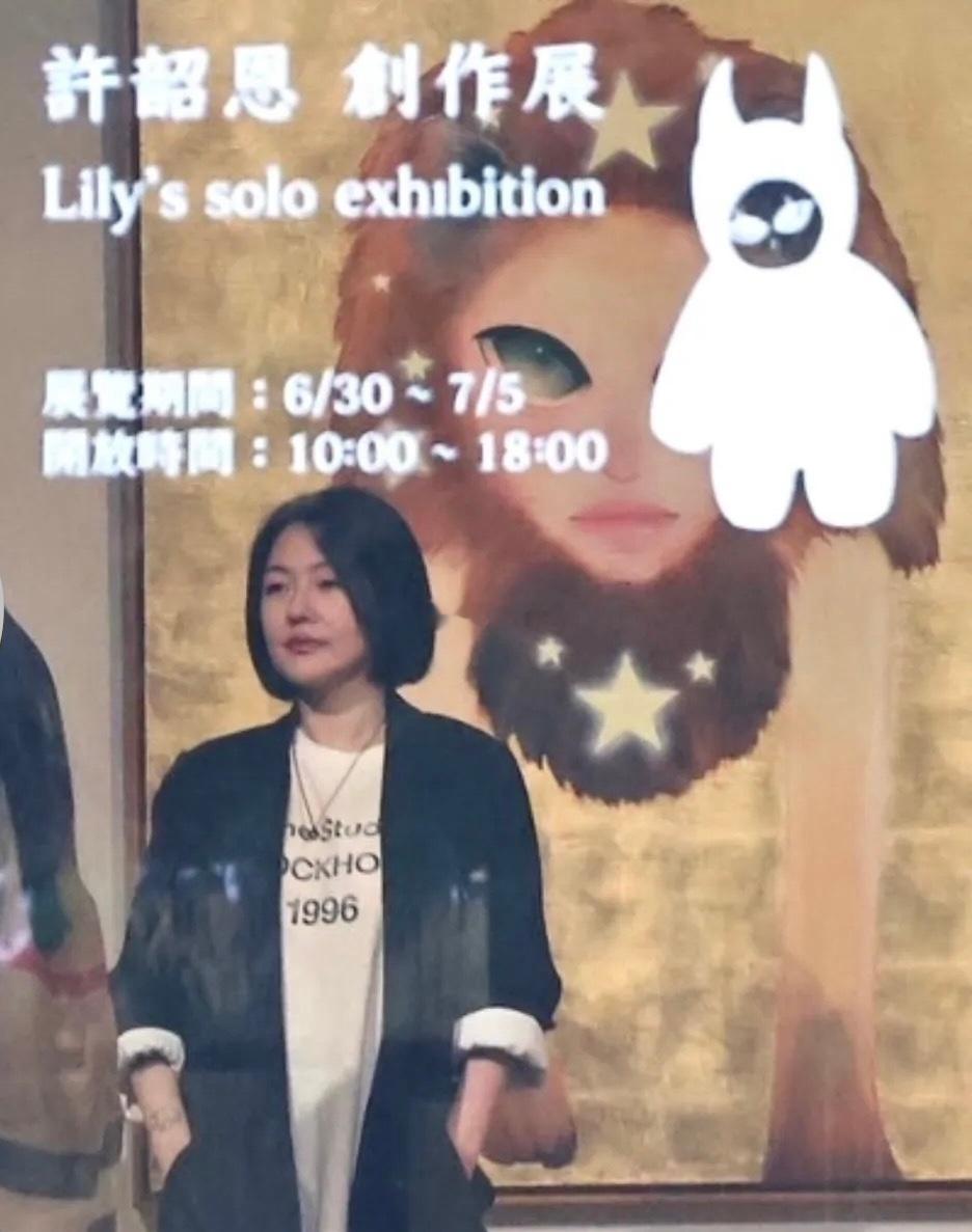 小S首度公开露面‼️支持二女儿Lily的画展（👉）现场还拍到了许雅钧、范玮琪、