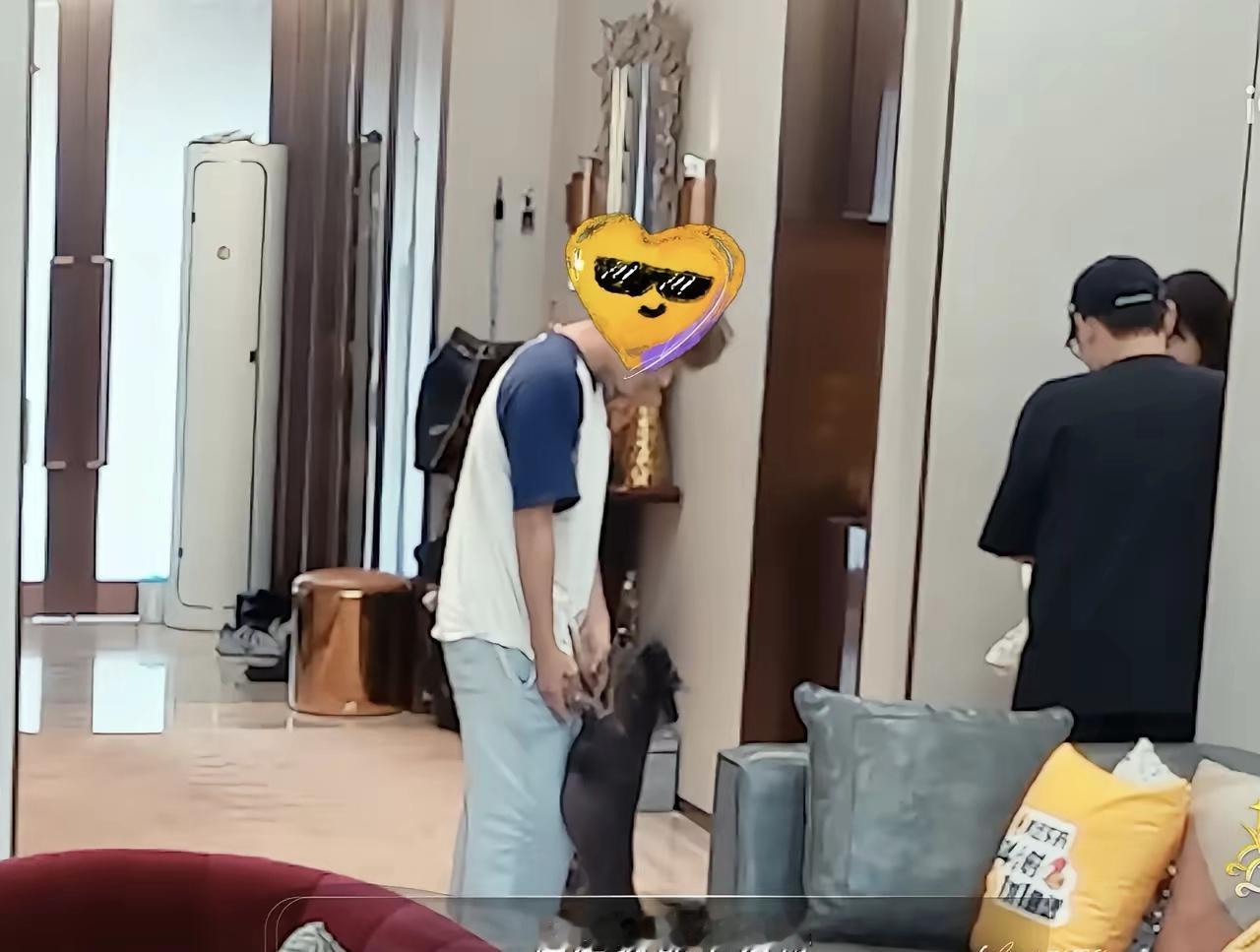 冉莹颖邹市明都属于那种相信自己儿子的父母，知道轩轩会出现在综艺上，可也不会提前让