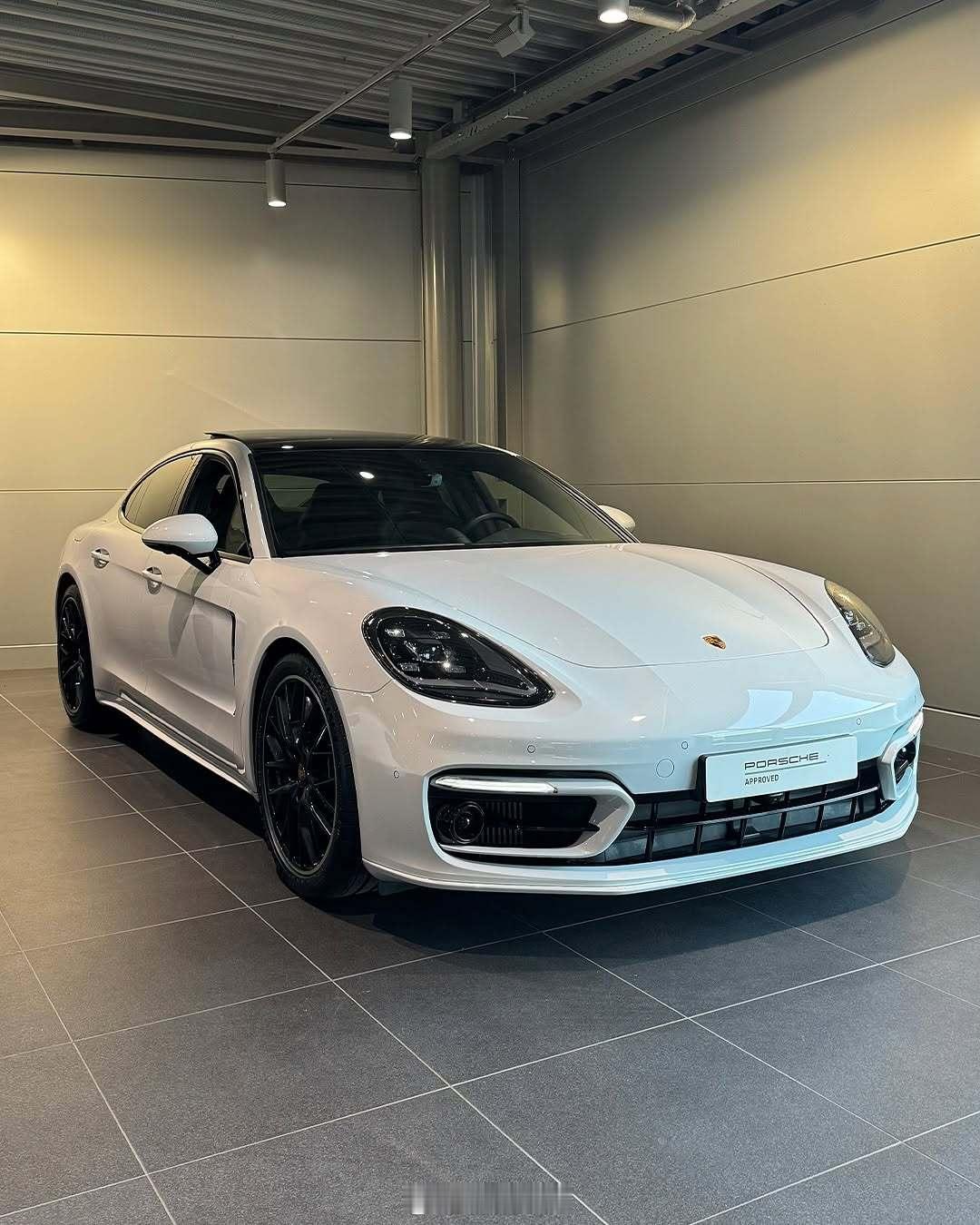 保时捷Panamera4E-HybridPlatinumEdition