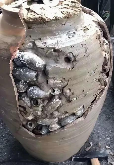 拆老房子看到的？有人知道是啥吗？