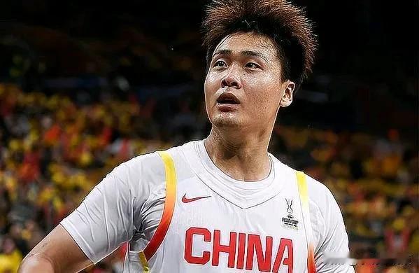男篮队长赵睿深夜道歉：情绪失控言论伤球迷，承诺专注比赛赢信任