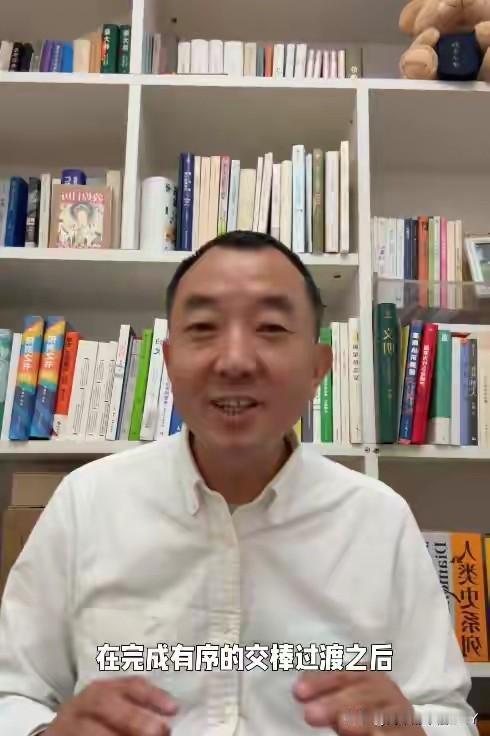 铺天盖地的质疑声里，陈行甲说，以后不再从公益基金拿一分钱工资。这事儿听着就