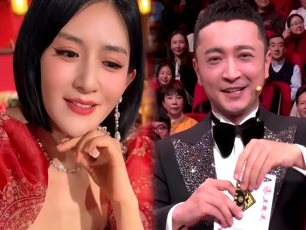 何炅拉都拉不住，尼格买提的苦笑藏不住了。微博之夜，她又抢话，又摇头晃脑，旁