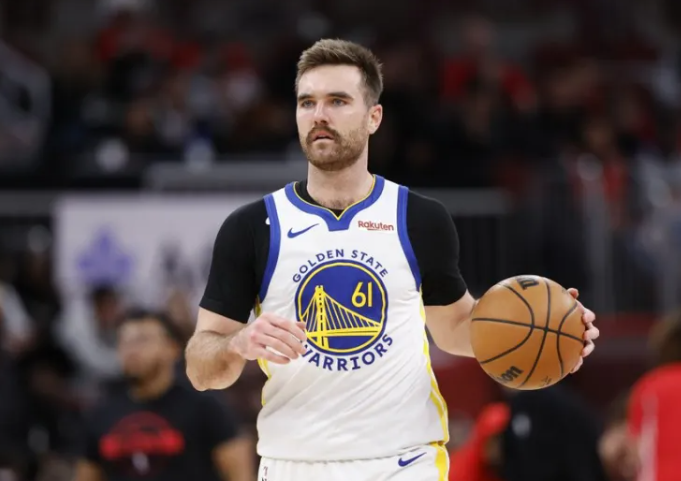 勇士主帅科尔接受了采访，谈到在库里回归之后斯潘塞的角色。“我可以告诉你，我肯定