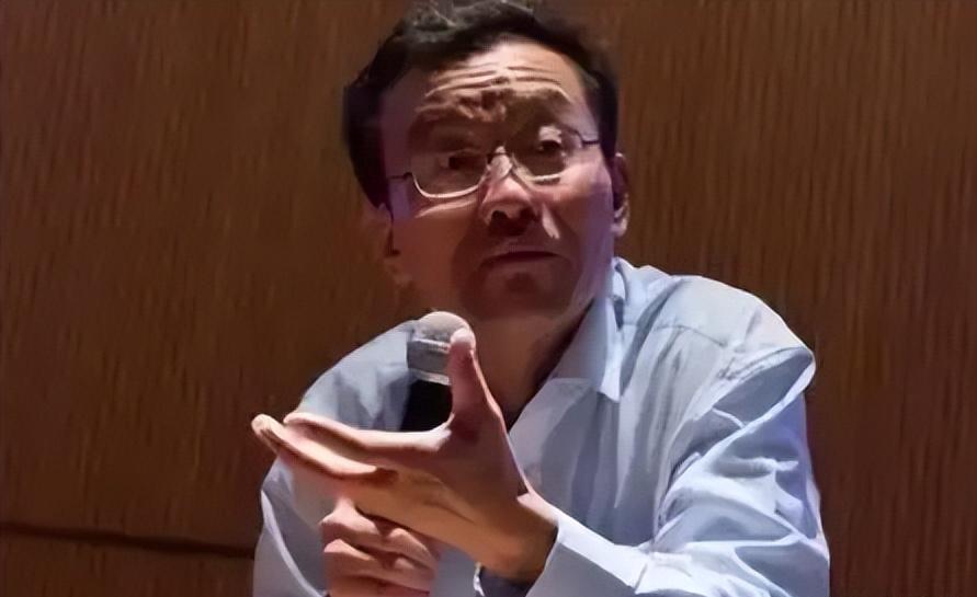 复旦大学教授王德祥再次发声，话锋锐利，句句扎心。他曾直言：“我们现在正走进孙中山