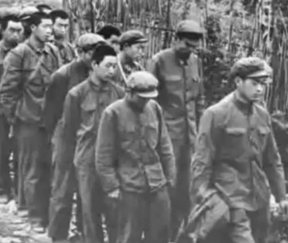 他们满身伤痕回到祖国，却被自己人宣判：十年刑期，200多名战士，全部脱下军装就地