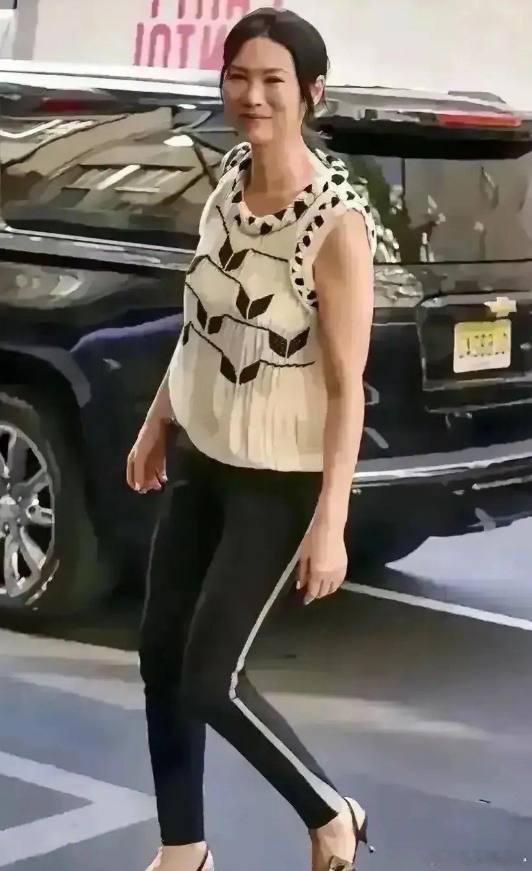 哇塞，我在美国碰到了谁？面容憔悴、皮肤黯淡，真老了我都不敢认