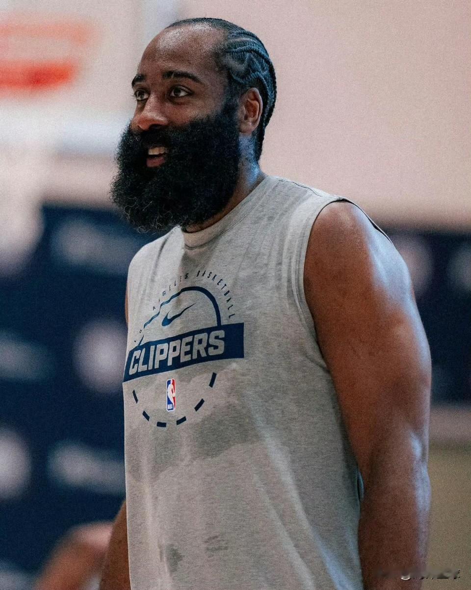 快船最新主场训练照：尼德豪泽复出，小琼斯也快了！今天，快船众将继续在主场训练