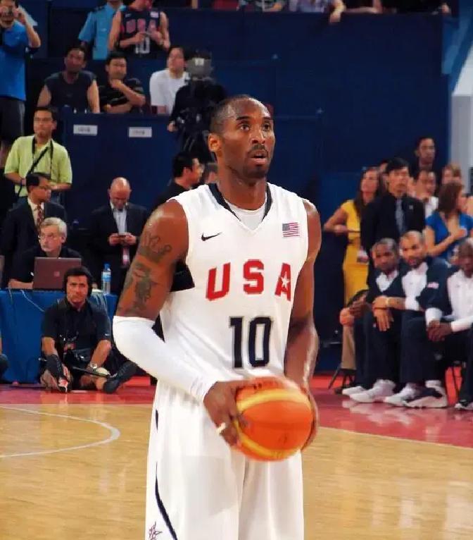 你看现在NBA这些年轻人，打球越来越有科比的影子。塔图姆说他看了科比上千小