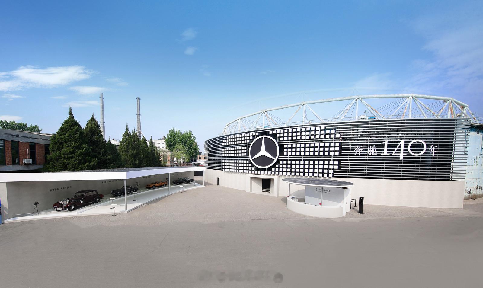 全新奔驰纯电GLC奔驰140年本届车展，恰逢品牌140周年，奔驰在顺义馆E4