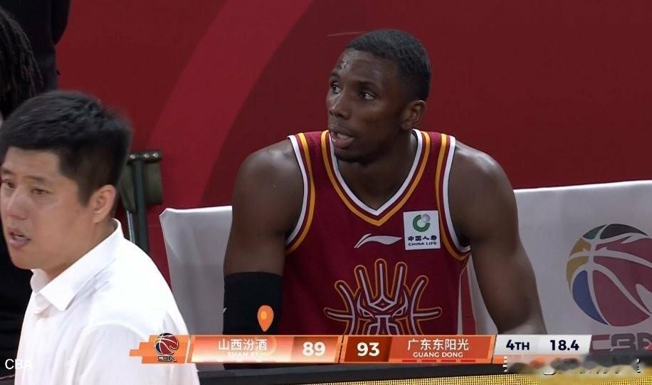 不是！迪亚洛这哥们不是来打球的吧？怎么场上的他全是伤人动作，又搂又抱，又伸脚又肘