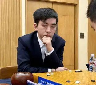 2025年5月份我国围棋最新排名第一名21岁的王星昊，前十六最小的，王星