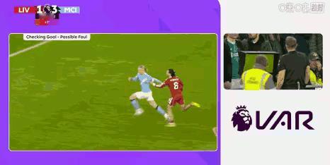 索博踢到最后脑子缺氧，还想申辩哈兰德拽球衣犯规，这是球员的正常反应，只是想为球队