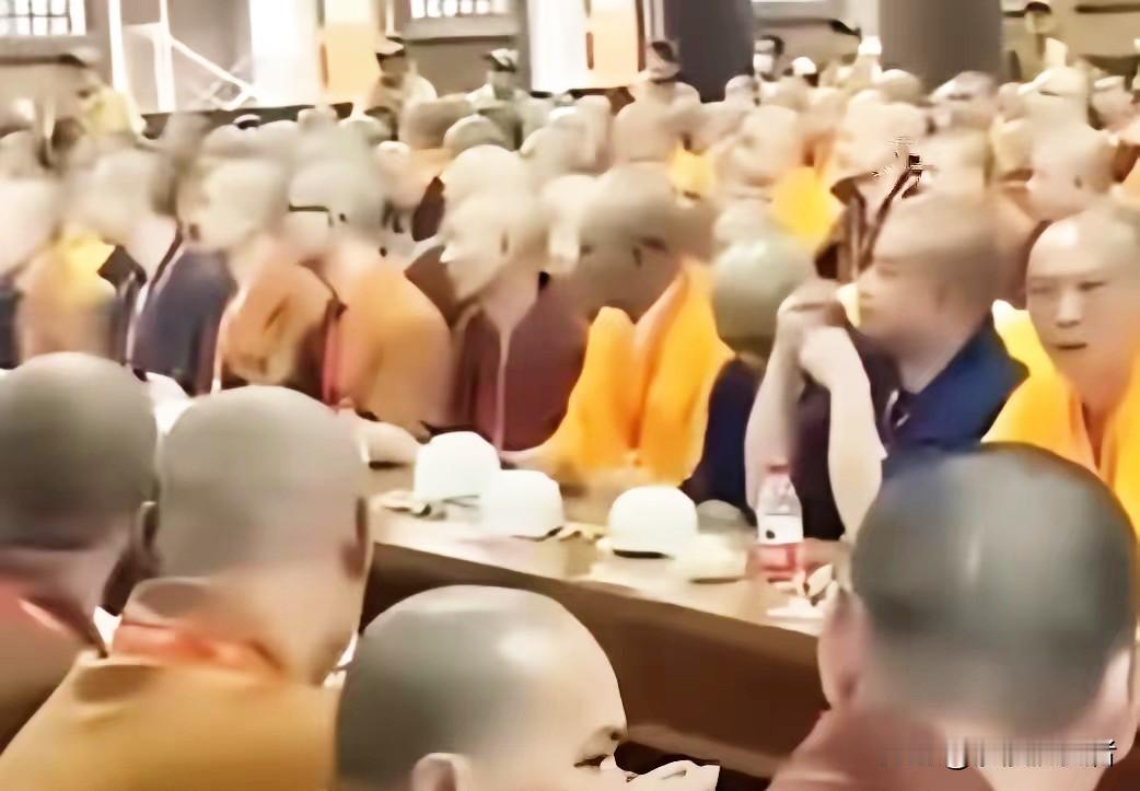 一个寺庙这么多和尚吃饭，他们不工作，不种粮，不服兵役。如果哪一天没有了香火供奉，