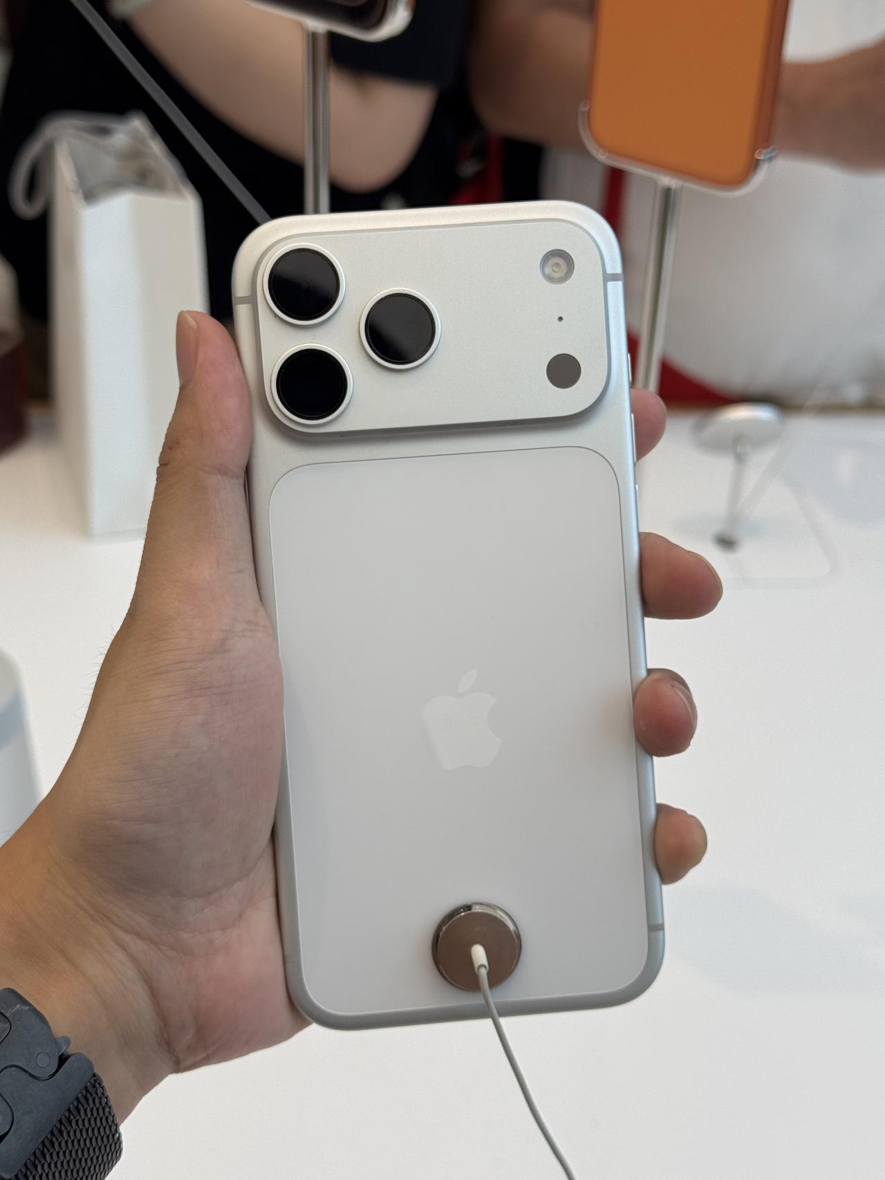 不得不说iPhone的质感确实无敌[赞]今年iPhone17ProMax即便