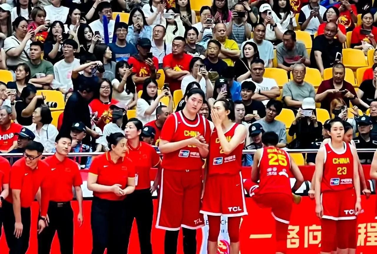 女篮集训名单一出，瞬间引爆篮球圈，一批老将退出，李梦，王思雨，黄思静，杨力维等一