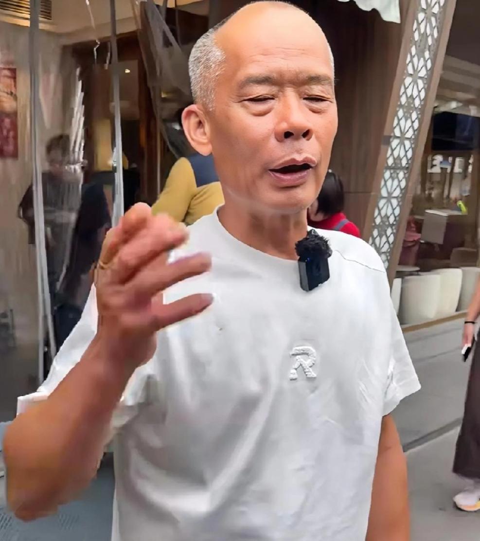 莫叔休店跑上海哪是扩张分明是给招牌上保险莫氏鸡煲昨天刚宣布休店一天让