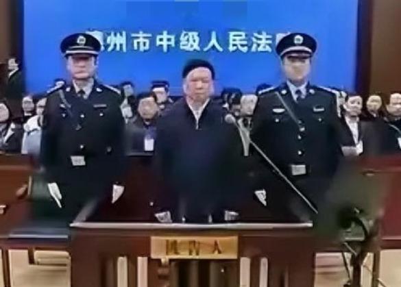 你跟我说一家公司，把9吨雷达核心材料当普通货，一票一票运去了日本。装了16个月，