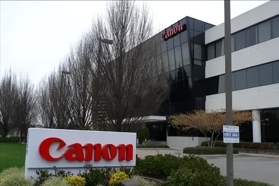 三星、东芝走了，把生产线搬去了越南，阿迪耐克也走了，将工厂搬到了越南，现在就连佳