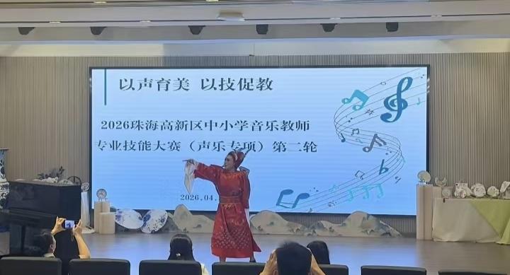 让教育回归正轨，让教育安静下来，让老师们能静下心来教书，让孩子们能静下心来学习，