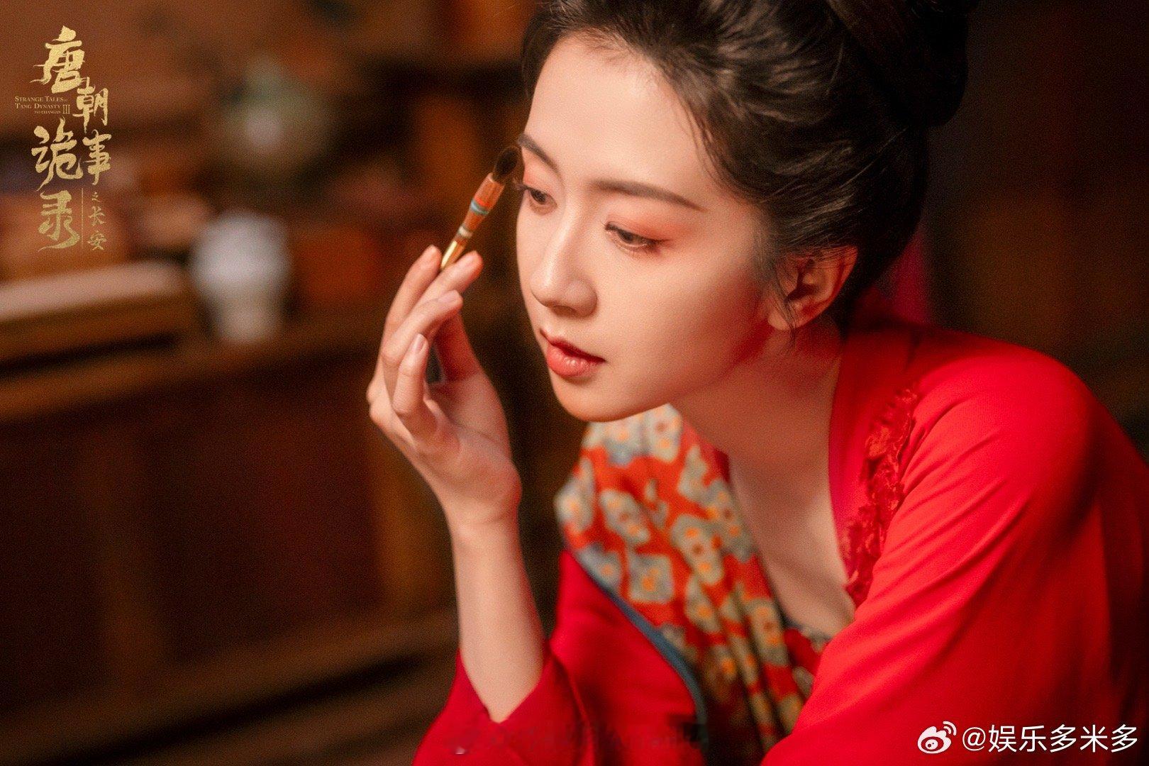 许龄月的红药太会勾人！雨遮琵琶的片段美到心巴上，妩媚中藏着狠戾，比起黄梅杀的经典