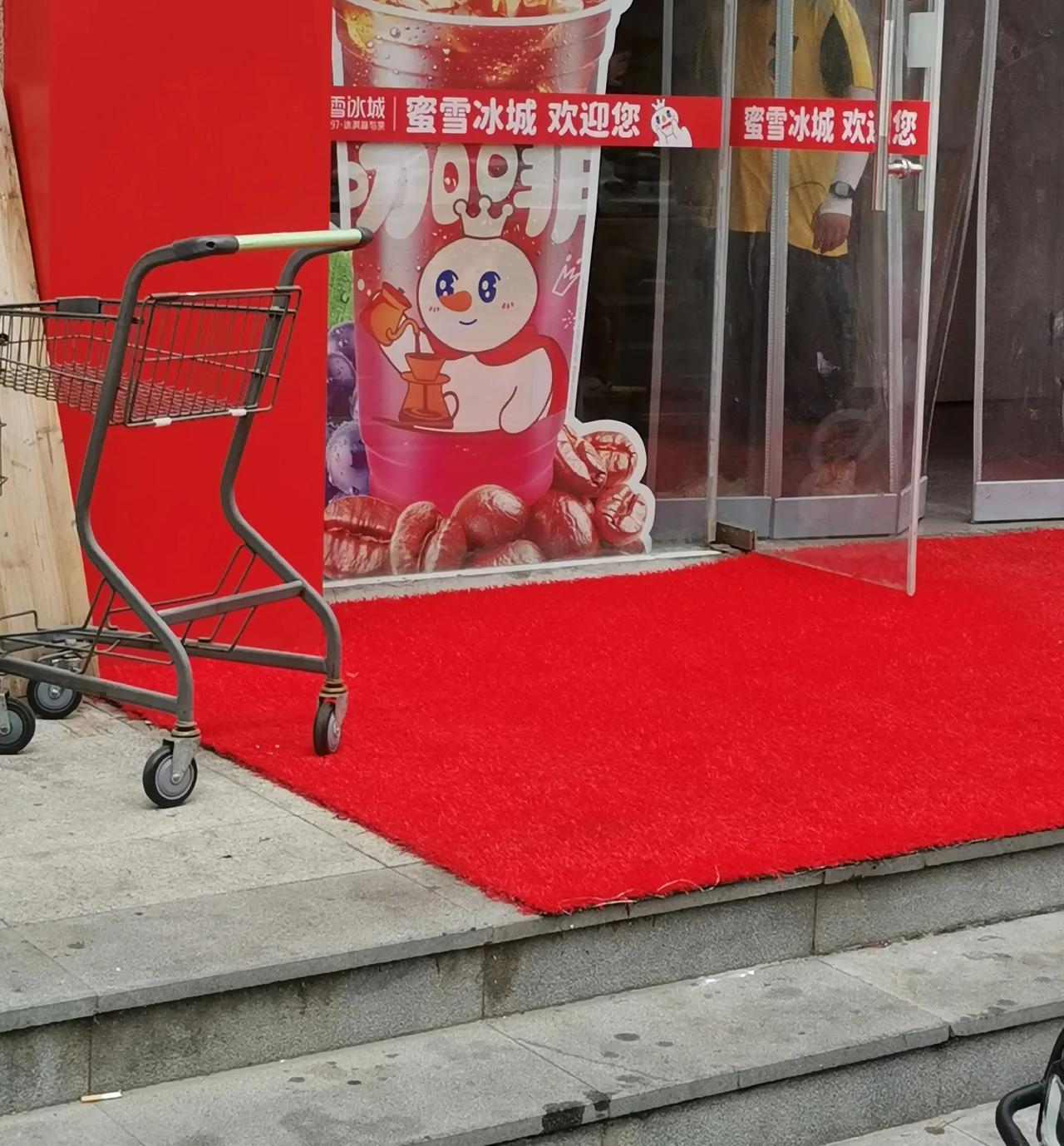 股市暴跌出啥事了股市不知道为啥，下午最后一个小时突然开始暴跌，5000多只股