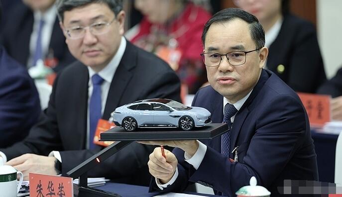 长安汽车19名高管集体增持最近长安汽车发布了公告，计划自2025年8月12日起