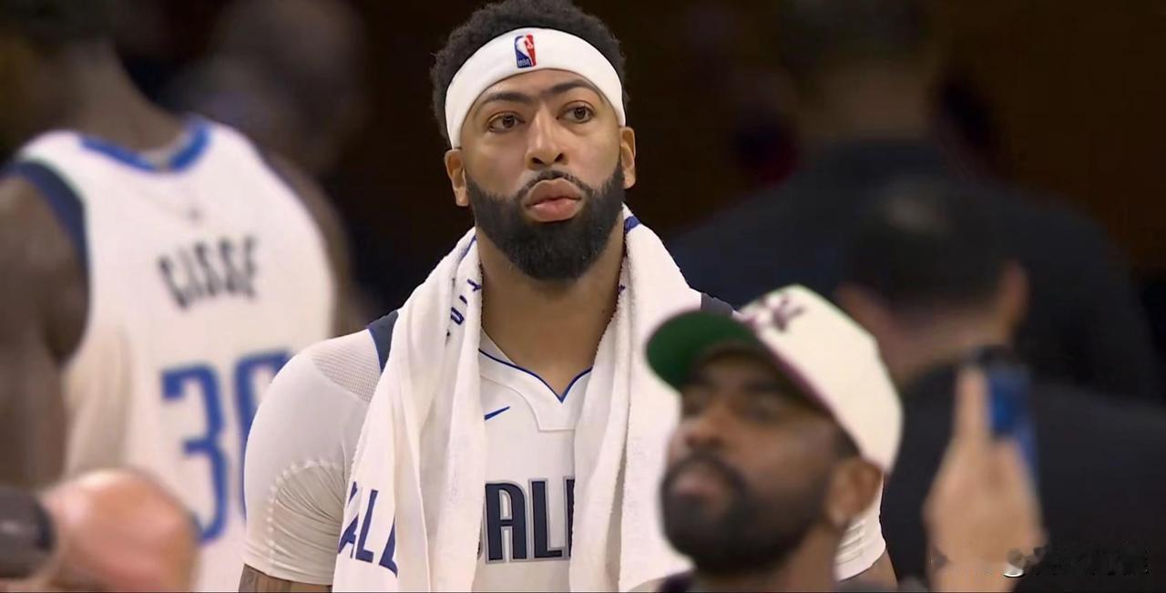 字母能来东契奇都可以出，甚至比出小李更合适，小李虽然身体一般，但是敢于上身体，打