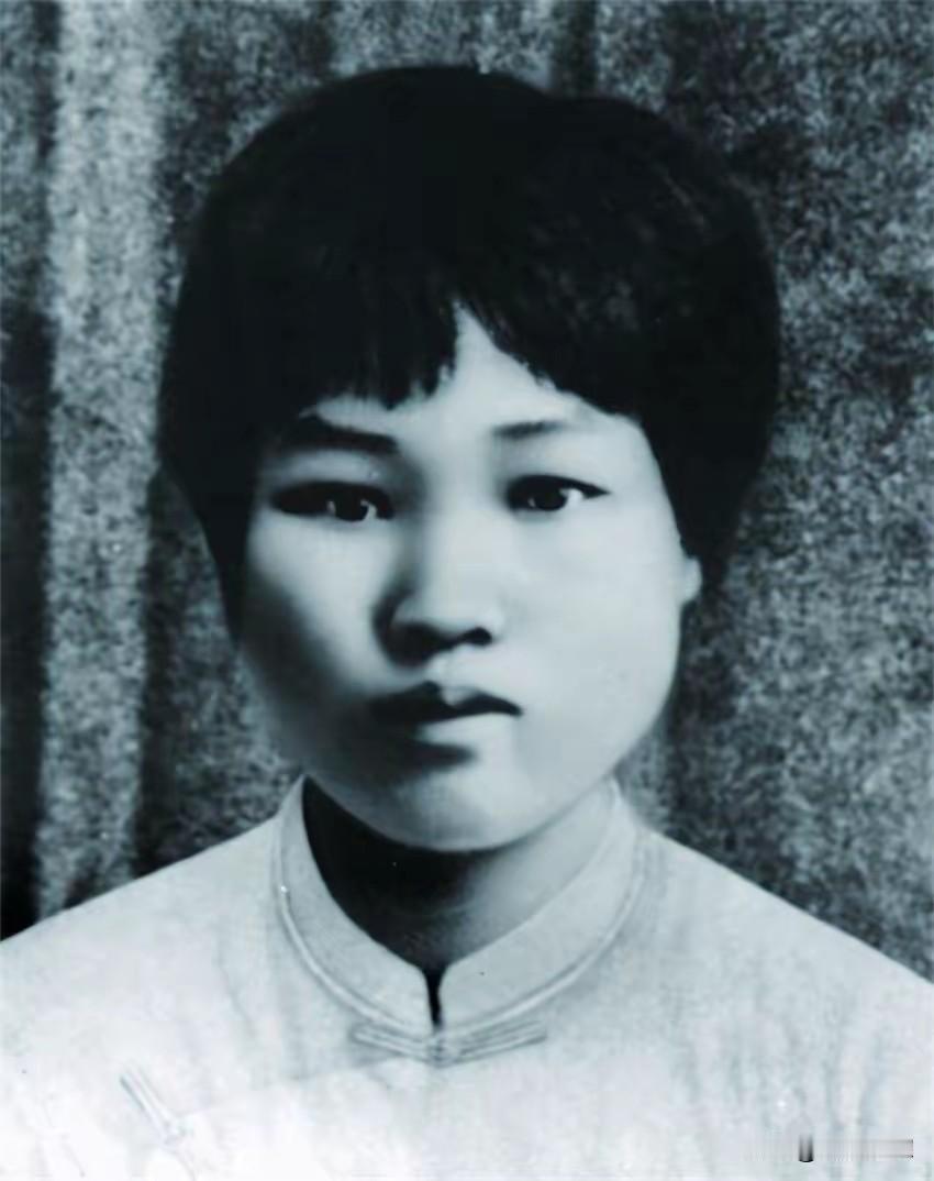 杨开慧入狱后，李淑一曾经去看过她探监时，李淑一劝杨开慧:你这么年轻，才29岁，