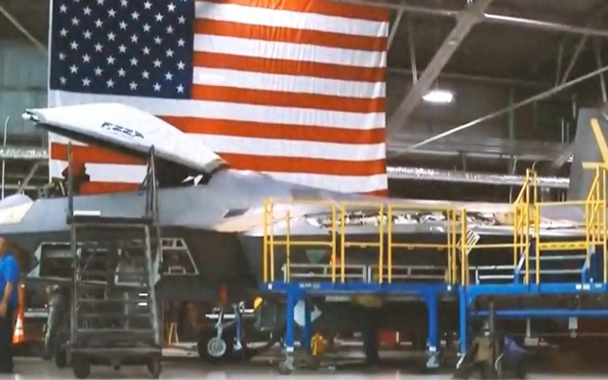 16年前美国犯下一个致命失误，让中国空军战机，质量数量双超美军2009年，美