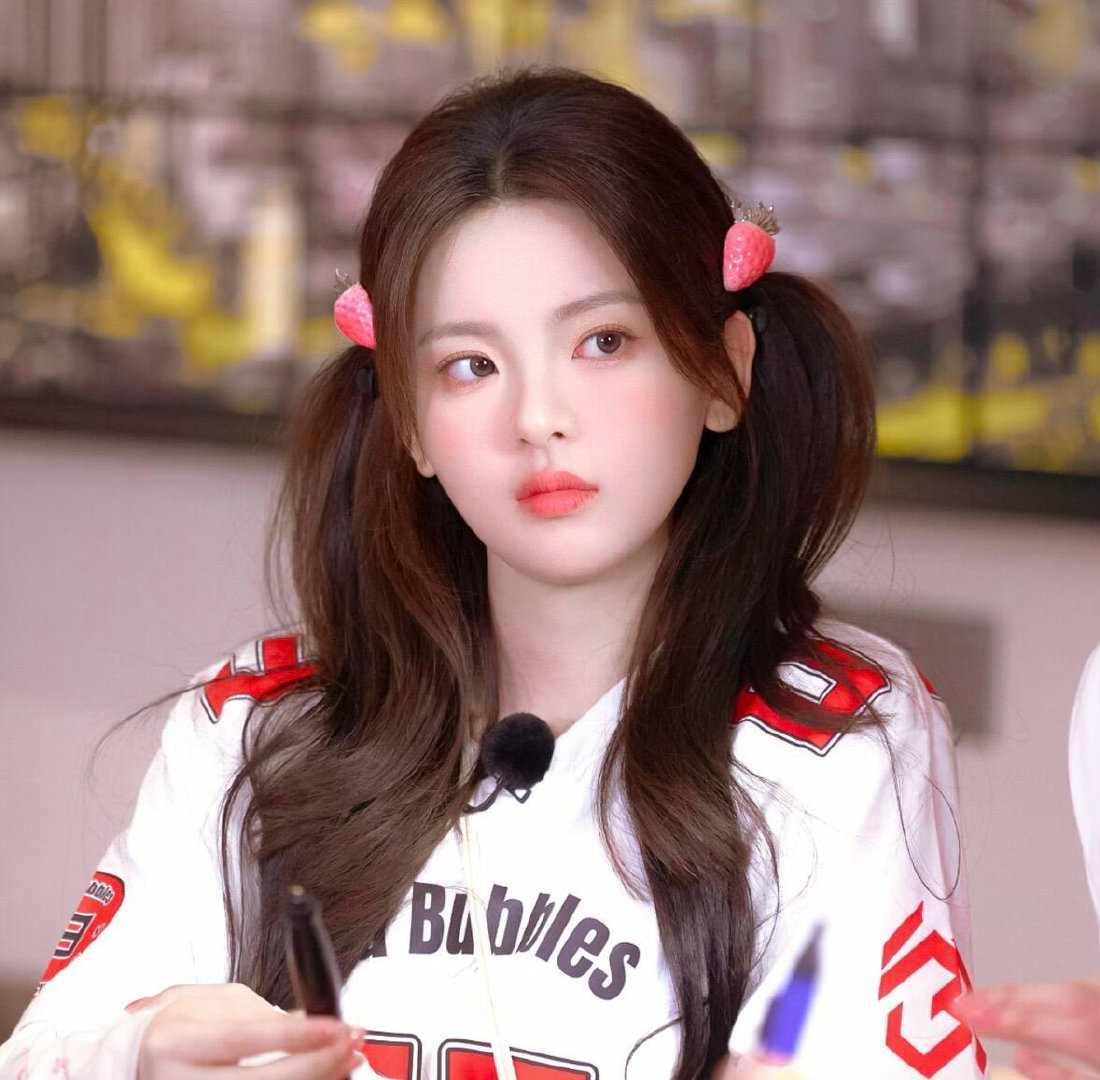 杨超越蒋龙杨超越张弛演我被点名杨超越那个反应也太真实了吧！这不是我上学时的标准流