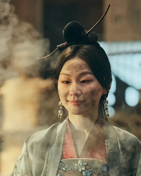搞不懂现在的喜剧人全跑去拍剧了，说脱口秀的，演小品的，一点演戏经验也没有，拍出来