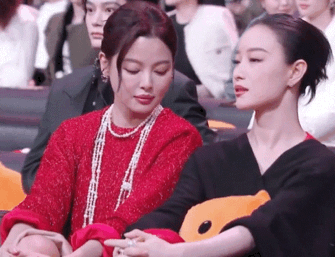 辛芷蕾：我的娃娃不见了，妮：算了算了