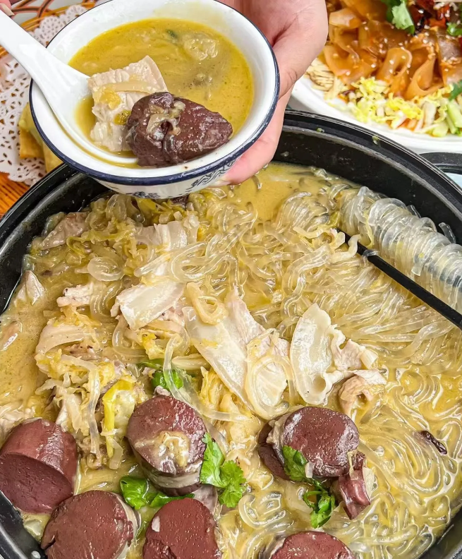 东北人介绍一下，东北这个杀猪菜美食好吃吗？南方人不懂！