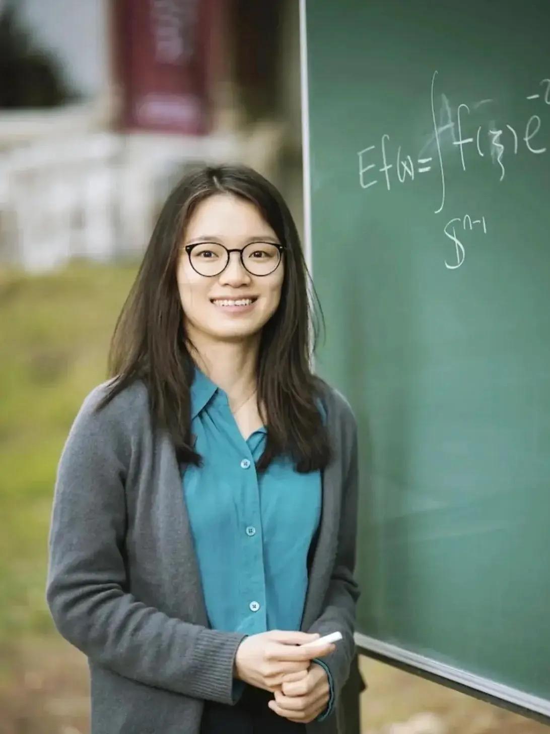 35岁中国数学家王虹获纽约大学最高荣誉，获评纽约大学银教授。人不背刺祖国，研究