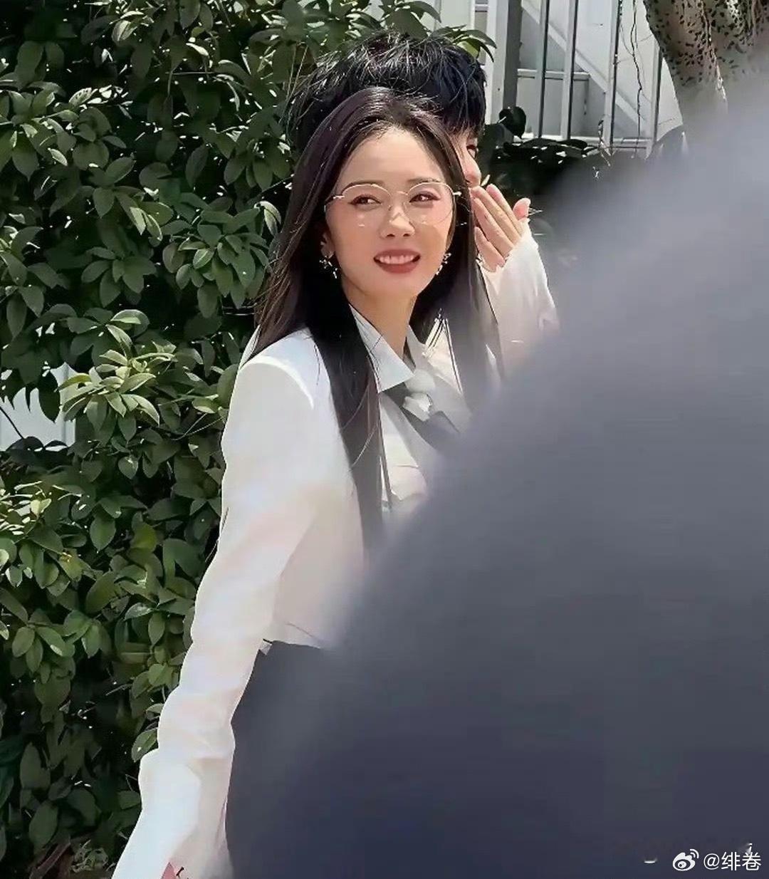 没有任何美颜滤镜下的杨幂，这是在参加什么活动啊？