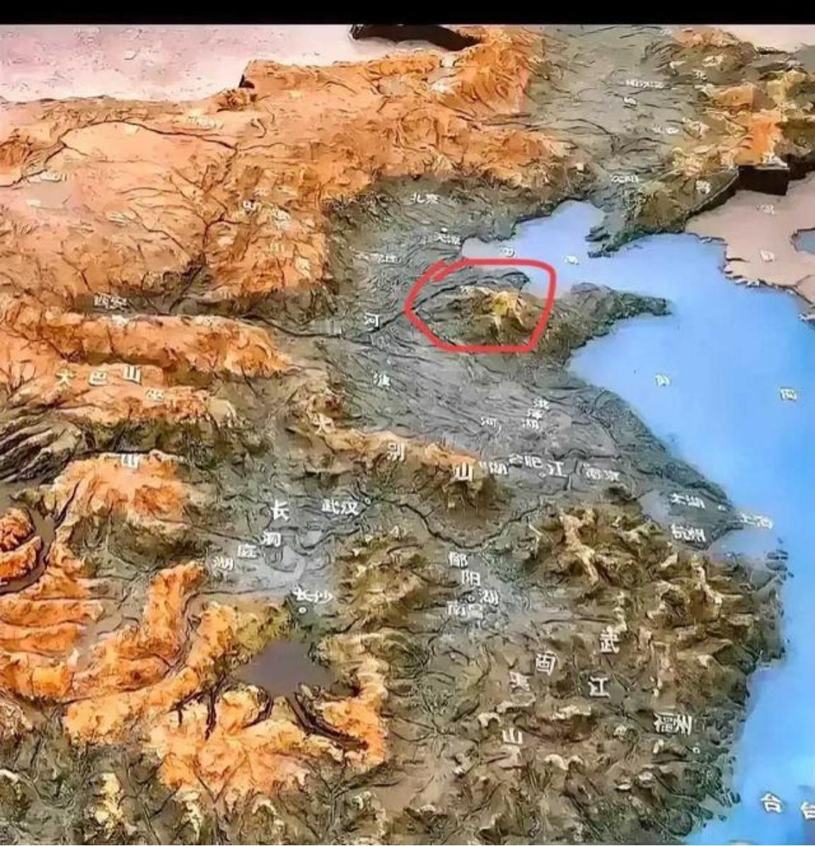 古代帝王为什么要选择泰山进行封禅之礼呢？泰山位于东方，在古人观念中，东方代表